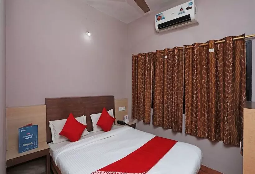 ホテル Janaki Residency