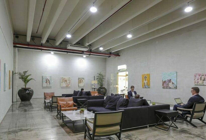 فندق Zen Premium Magallanes Makati