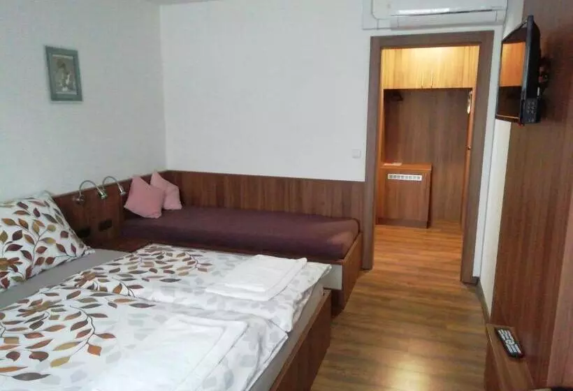 ペンション Motorest U Kola