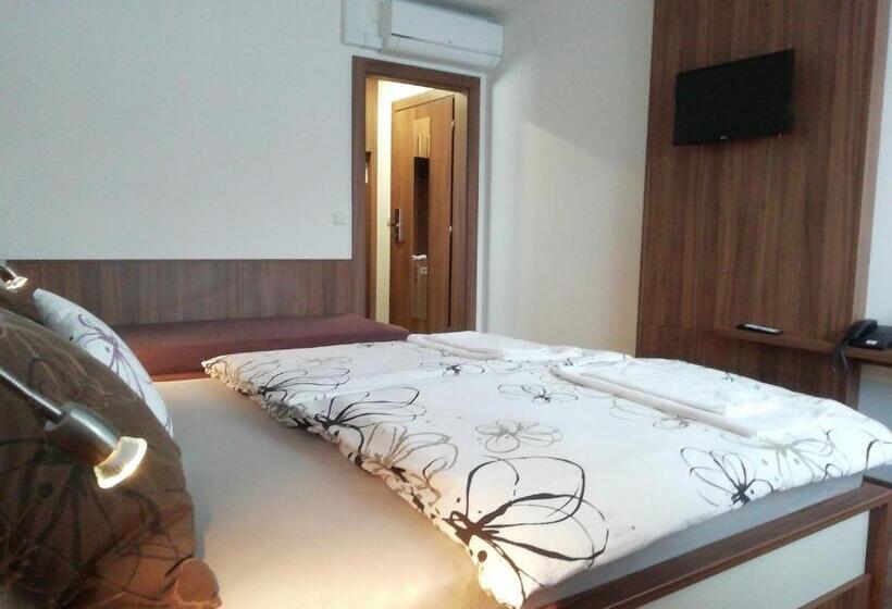 Pensão Motorest U Kola