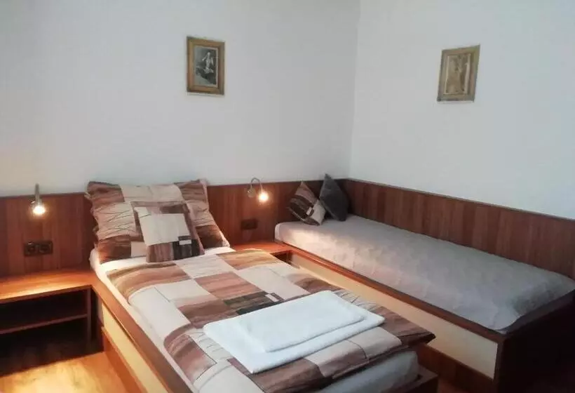 ペンション Motorest U Kola