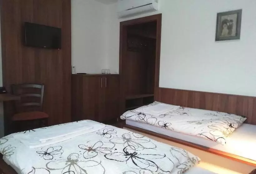 ペンション Motorest U Kola