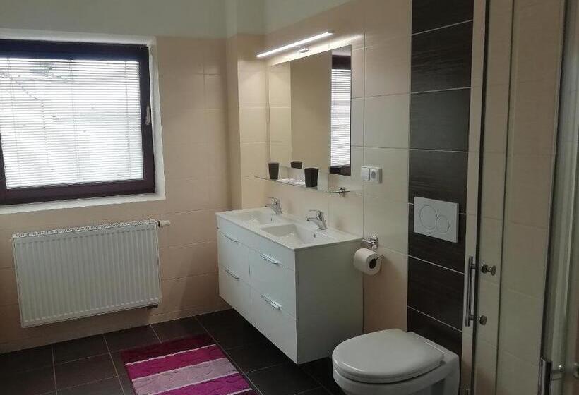 Pensão Motorest U Kola