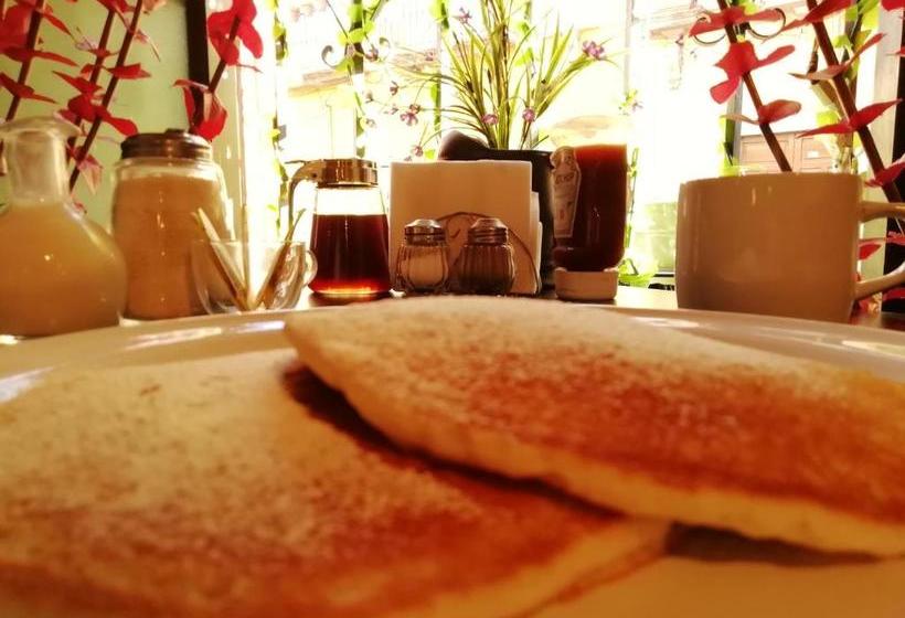 هاستل Casa Cantares