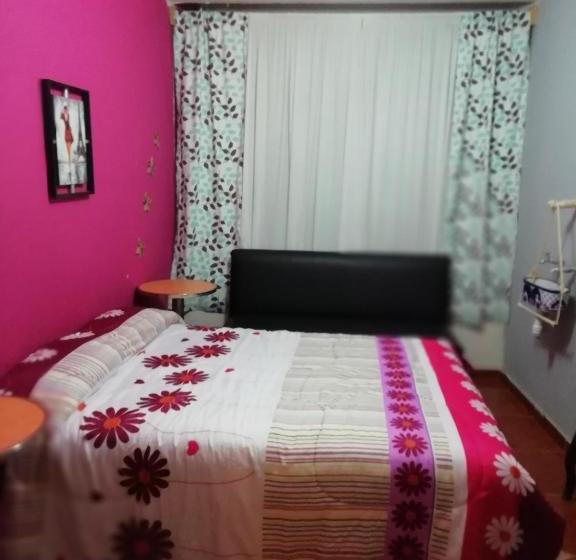 هاستل Casa Cantares