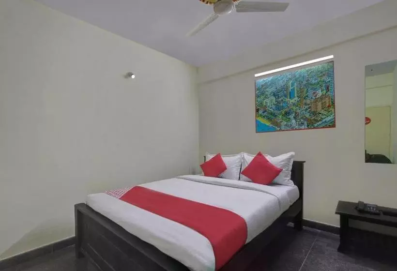 ホテル Oyo 22471 Manikya Residency