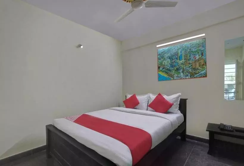 ホテル Oyo 22471 Manikya Residency