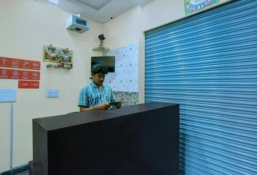 ホテル Oyo 22471 Manikya Residency