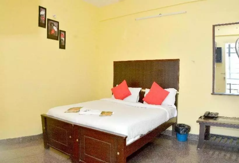 ホテル Oyo 22471 Manikya Residency
