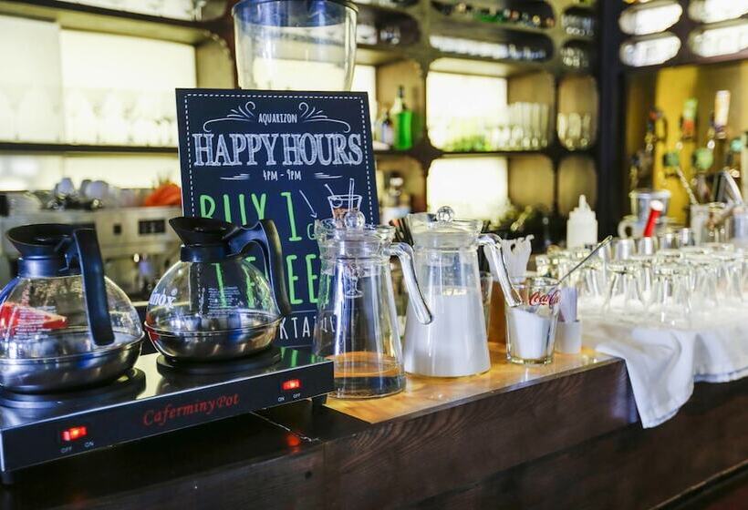 Aquarizon Boutique Hostel & City Bar