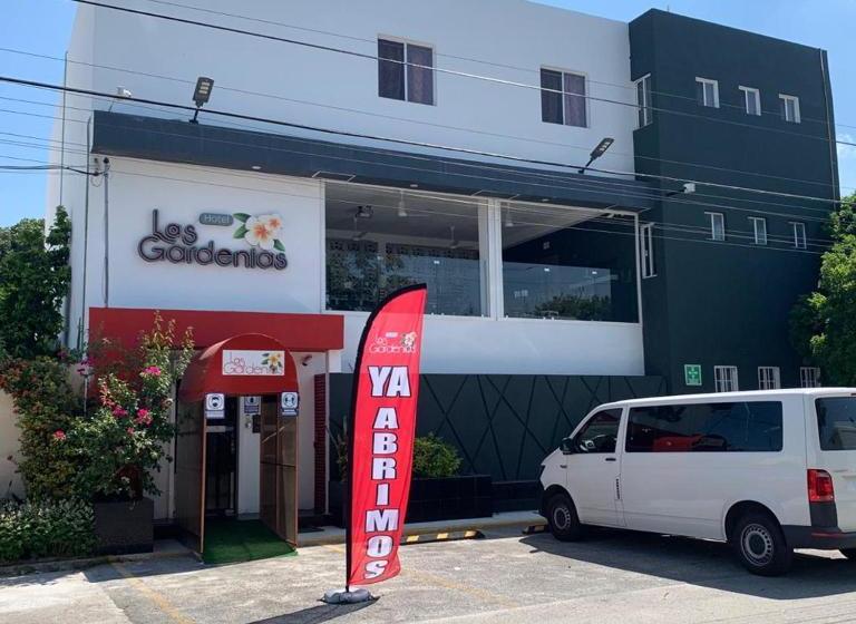 هتل Las Gardenias