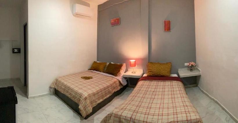 هتل Las Gardenias