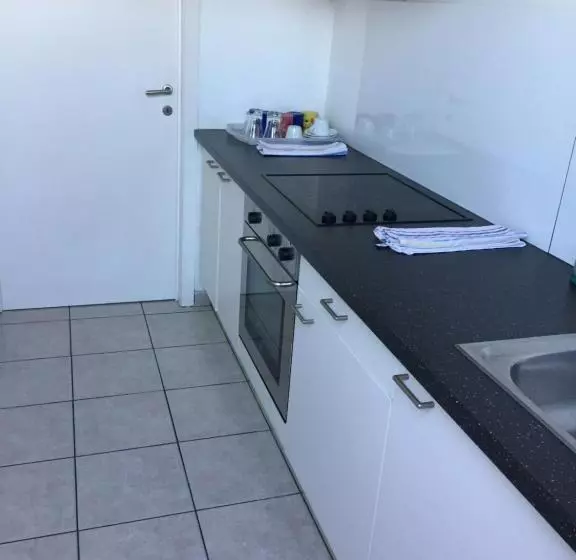 ペンション Fantasia A Spacious Beautiful Apartment & Affordable