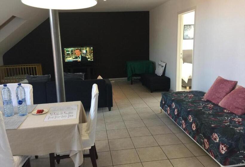 ペンション Fantasia A Spacious Beautiful Apartment & Affordable