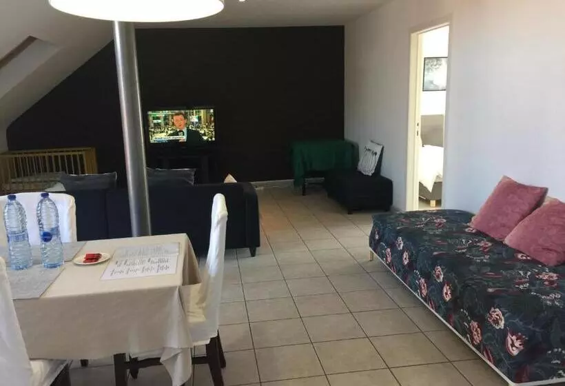 ペンション Fantasia A Spacious Beautiful Apartment & Affordable