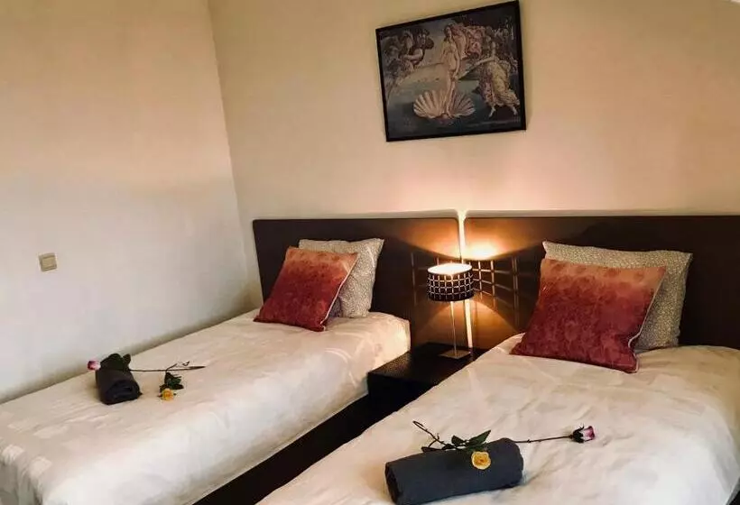 ペンション Fantasia A Spacious Beautiful Apartment & Affordable