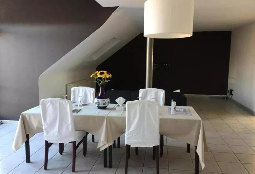 ペンション Fantasia A Spacious Beautiful Apartment & Affordable