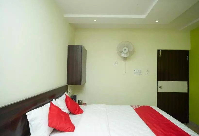 ホテル Oyo 27032 Sri Kumaran Residency