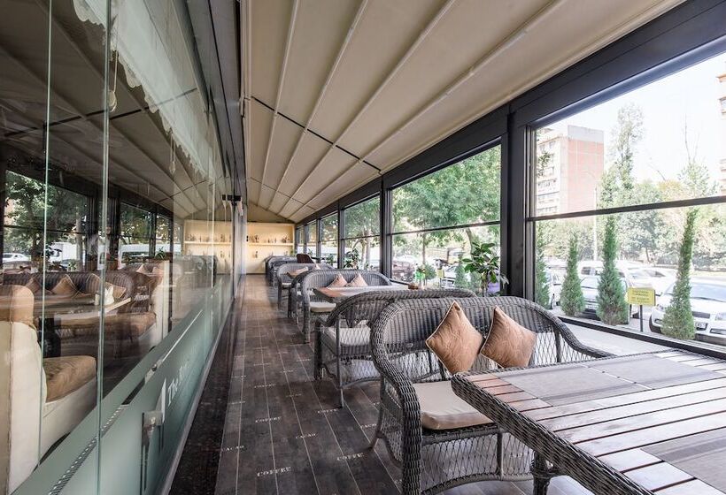 The Royal Mezbon Hotel & Spa