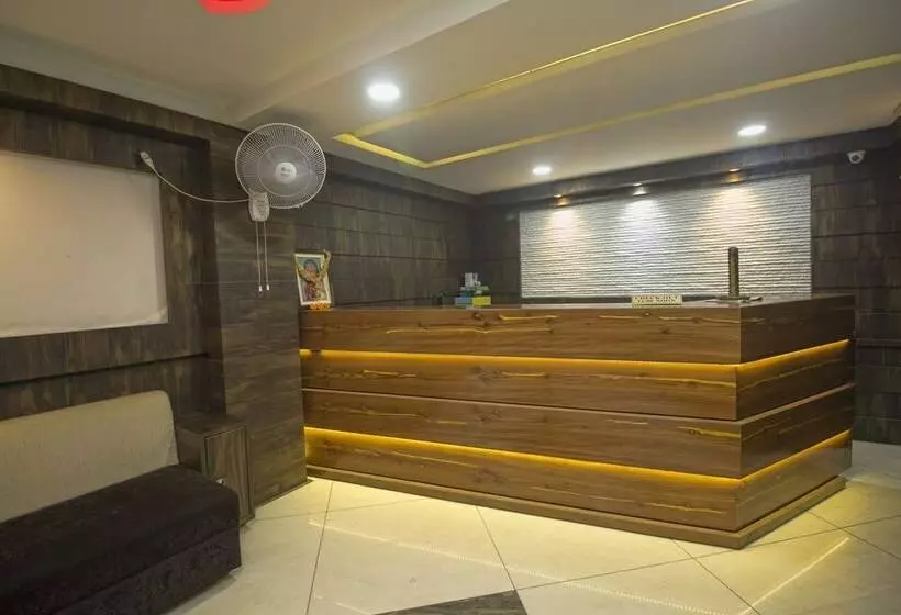 Oyo 25007 Hotel Royal Garden