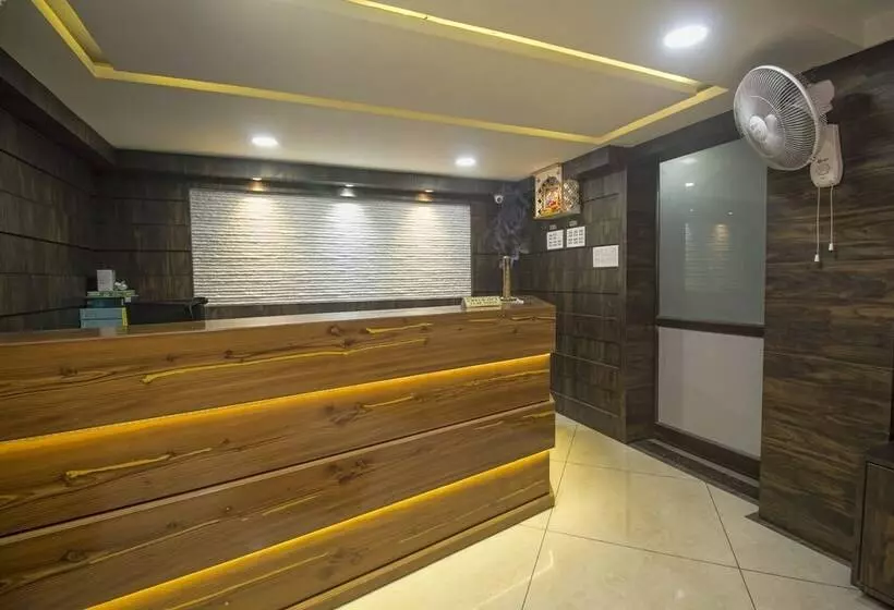Oyo 25007 Hotel Royal Garden