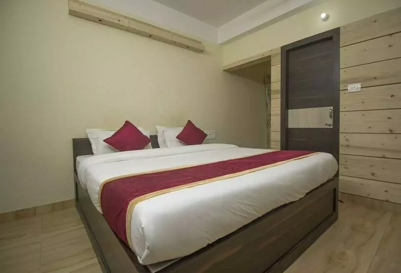 Oyo 25007 Hotel Royal Garden