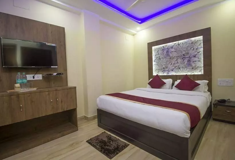 Oyo 25007 Hotel Royal Garden