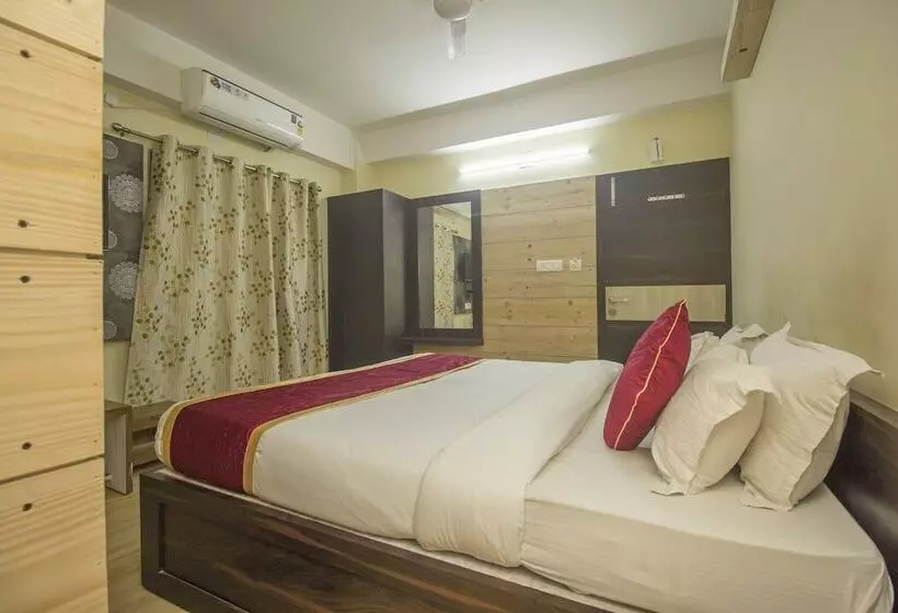 Oyo 25007 Hotel Royal Garden