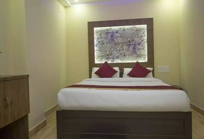 Oyo 25007 Hotel Royal Garden