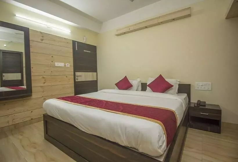 Oyo 25007 Hotel Royal Garden