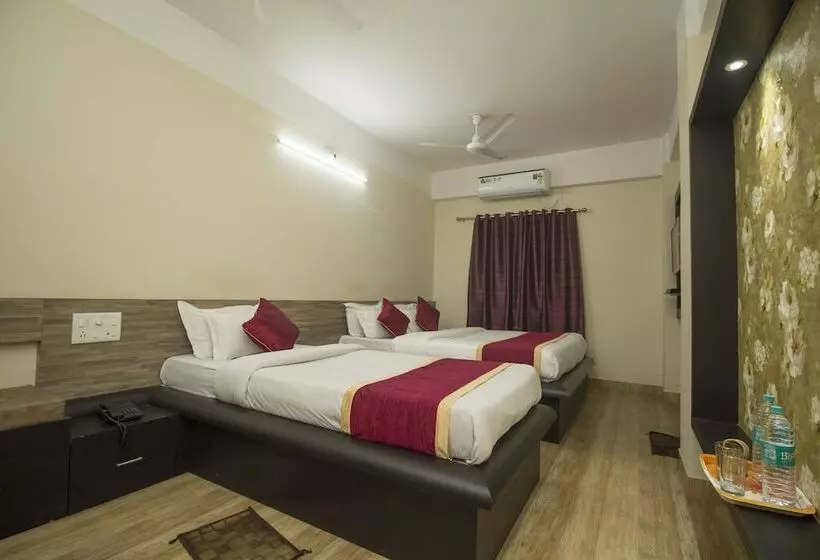 Oyo 25007 Hotel Royal Garden