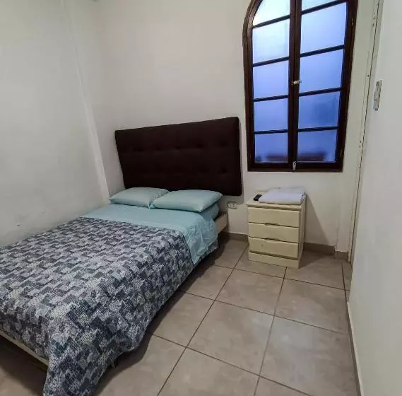 ホテル Hospedaje Nuna   Playa Huanchaco