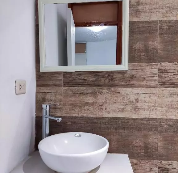 ホテル Hospedaje Nuna   Playa Huanchaco