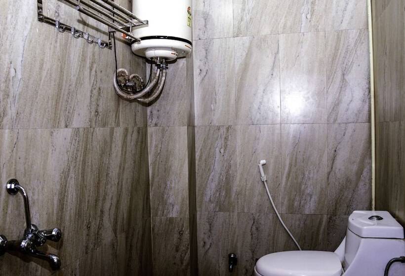 Oyo 23178 Hotel Raj Mandir