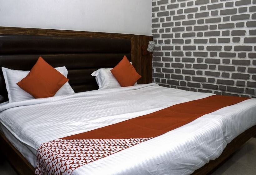 Oyo 23178 Hotel Raj Mandir