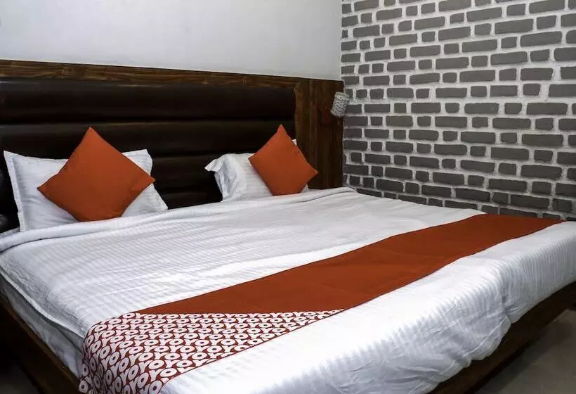 Oyo 23178 Hotel Raj Mandir