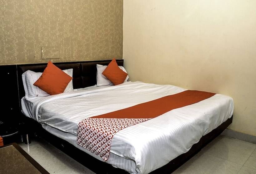 Oyo 23178 Hotel Raj Mandir