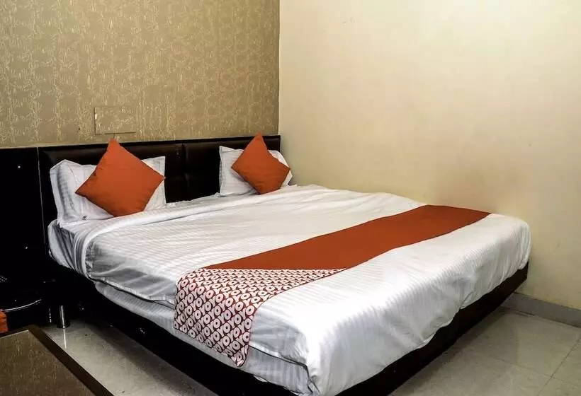 Oyo 23178 Hotel Raj Mandir