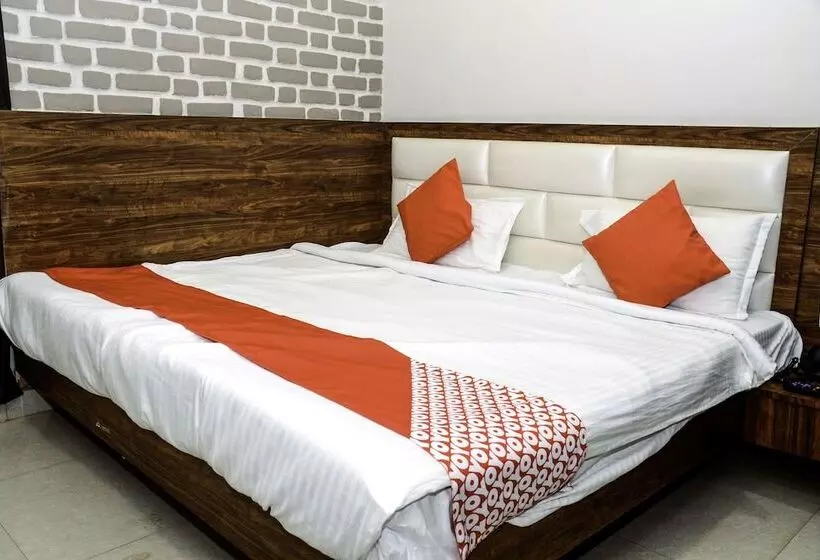 Oyo 23178 Hotel Raj Mandir