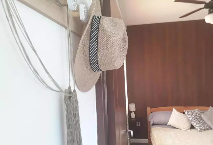 Hotelli La Estacion Colonia