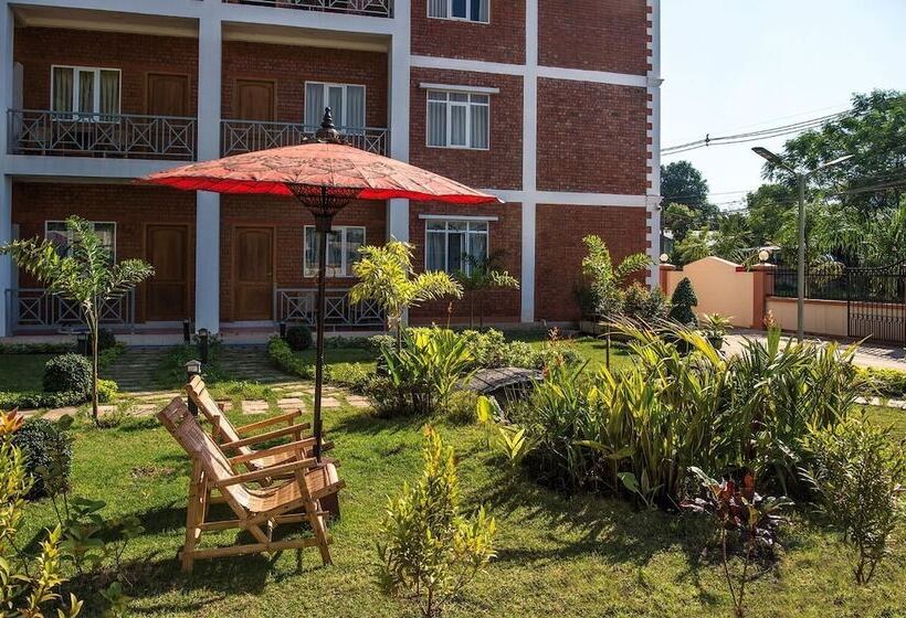 هتل The Pegu Lodge