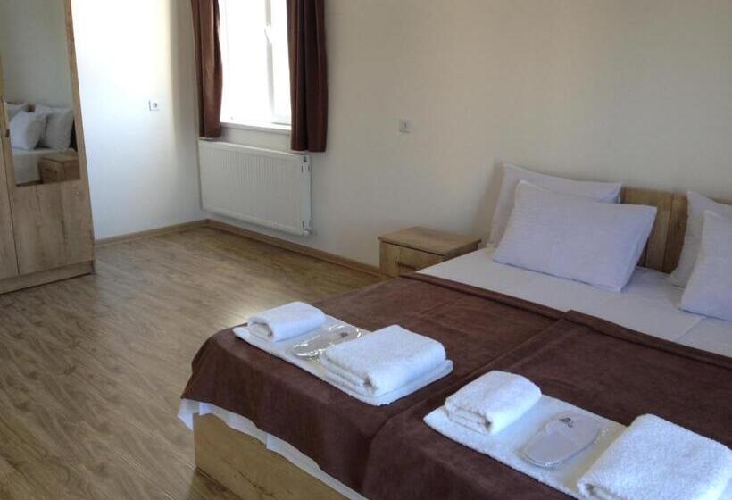 پانسیون Continental