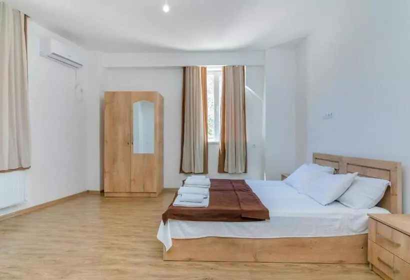 پانسیون Continental