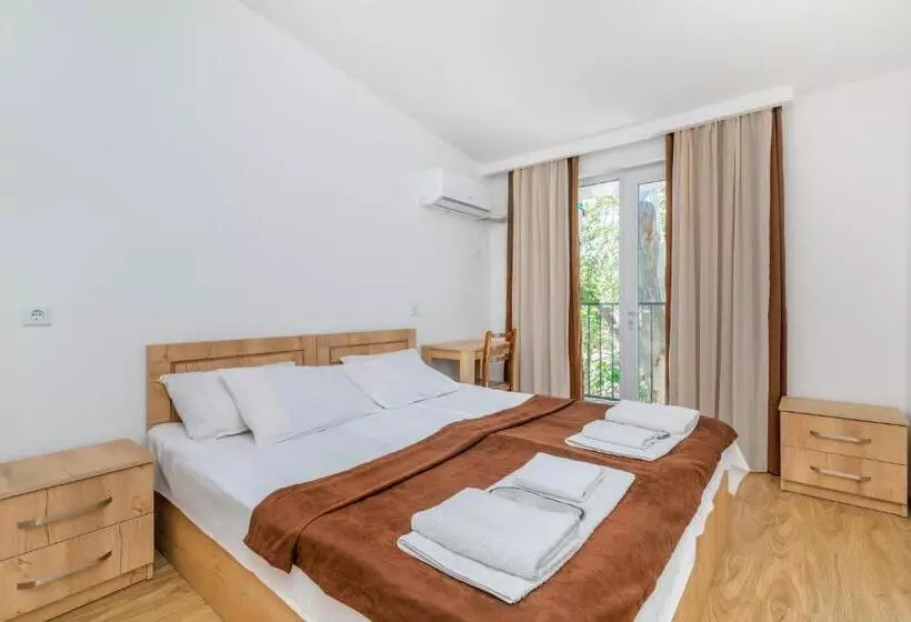 پانسیون Continental