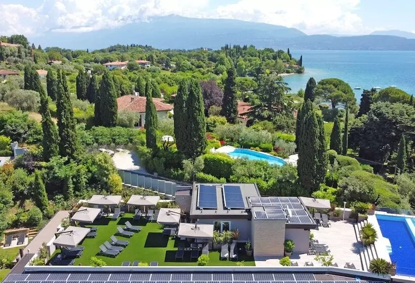 リゾートホテル Lamasu Rioverde   Lago Di Garda