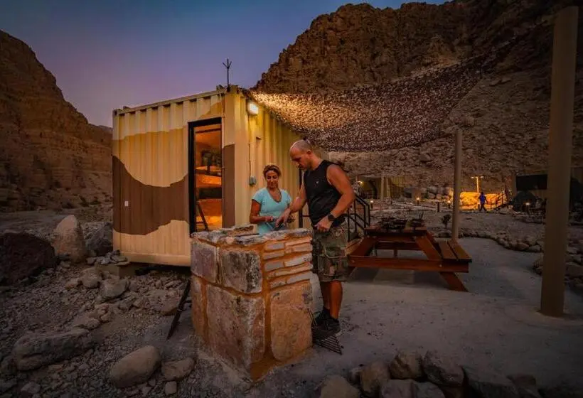 هتل Bear Grylls Explorers Camp