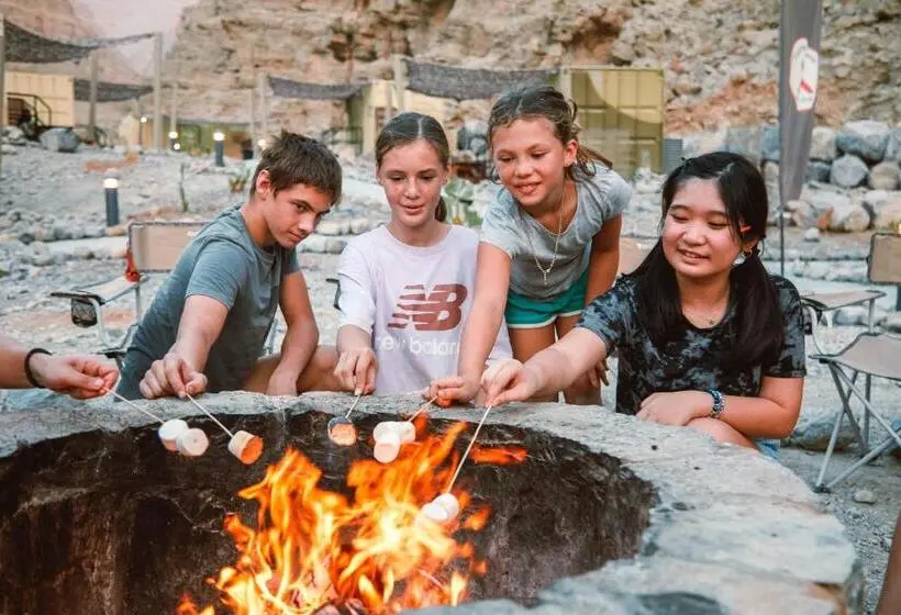 هتل Bear Grylls Explorers Camp