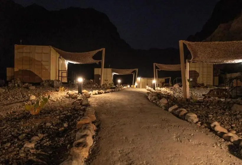 هتل Bear Grylls Explorers Camp