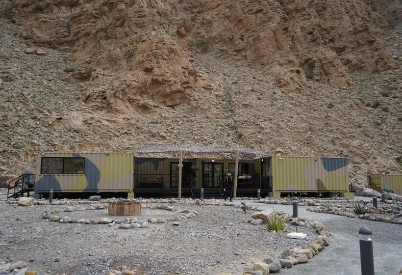 هتل Bear Grylls Explorers Camp