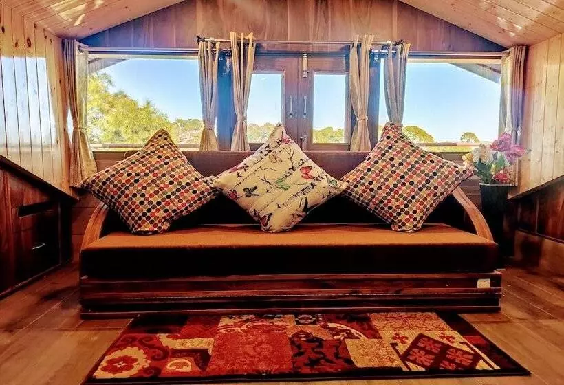 Aamiaismajoitus (B&B) Wood Stock Kasauli   Rooms & Cottages   Panoramic View & Balcony Rooms